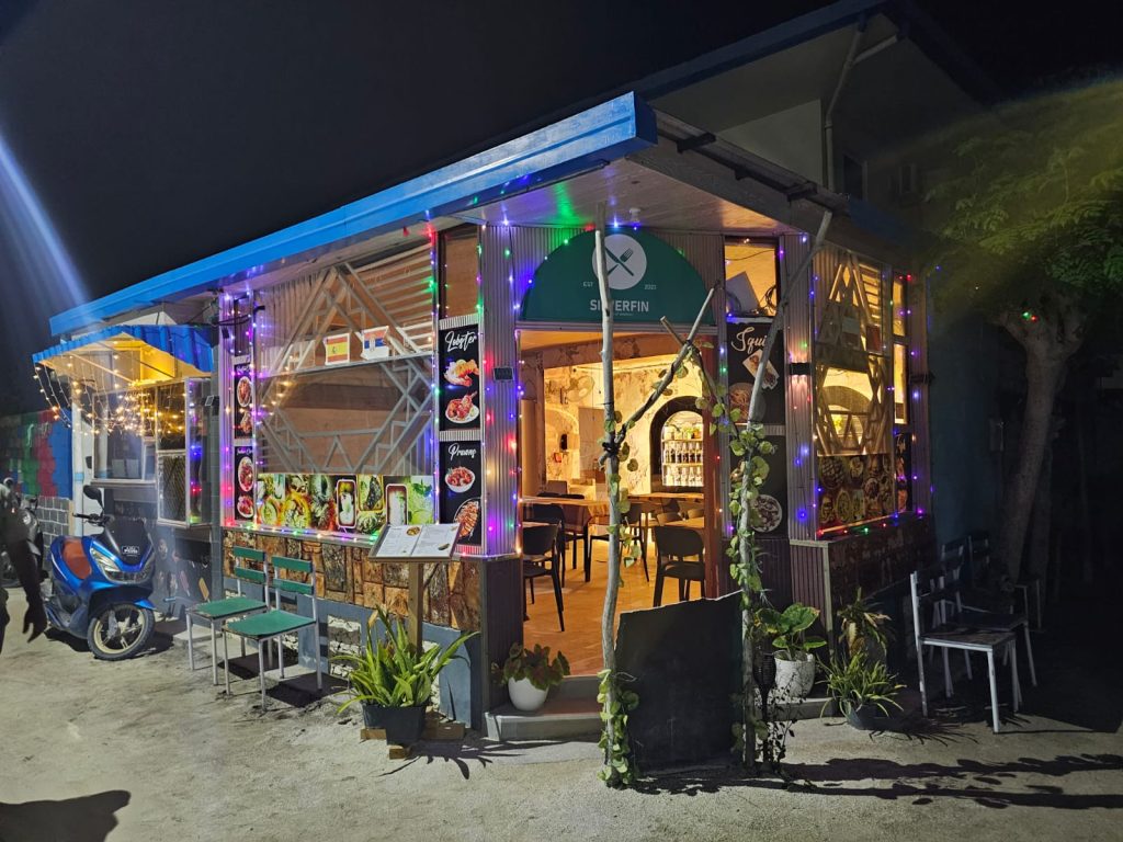 Restaurante local Silverfin en Guraidhoo